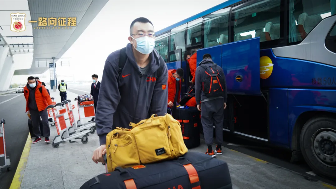 男篮官宣出征!全员精神饱满,整个行程达10小时,却不能喝水进食休闲区蓝鸢梦想 - Www.slyday.coM 男篮官宣出征!全员精神饱满,整个行程达10小时,却不能喝水进食休闲区蓝鸢梦想 - Www.slyday.coM