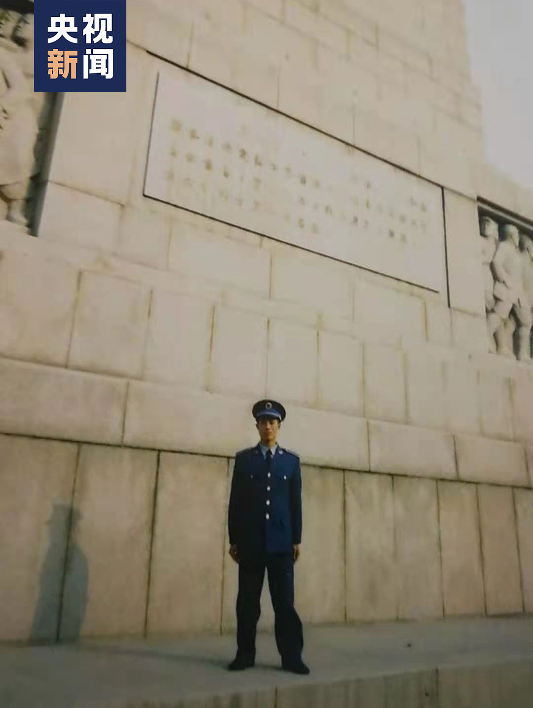 这个刷屏的背影是谁