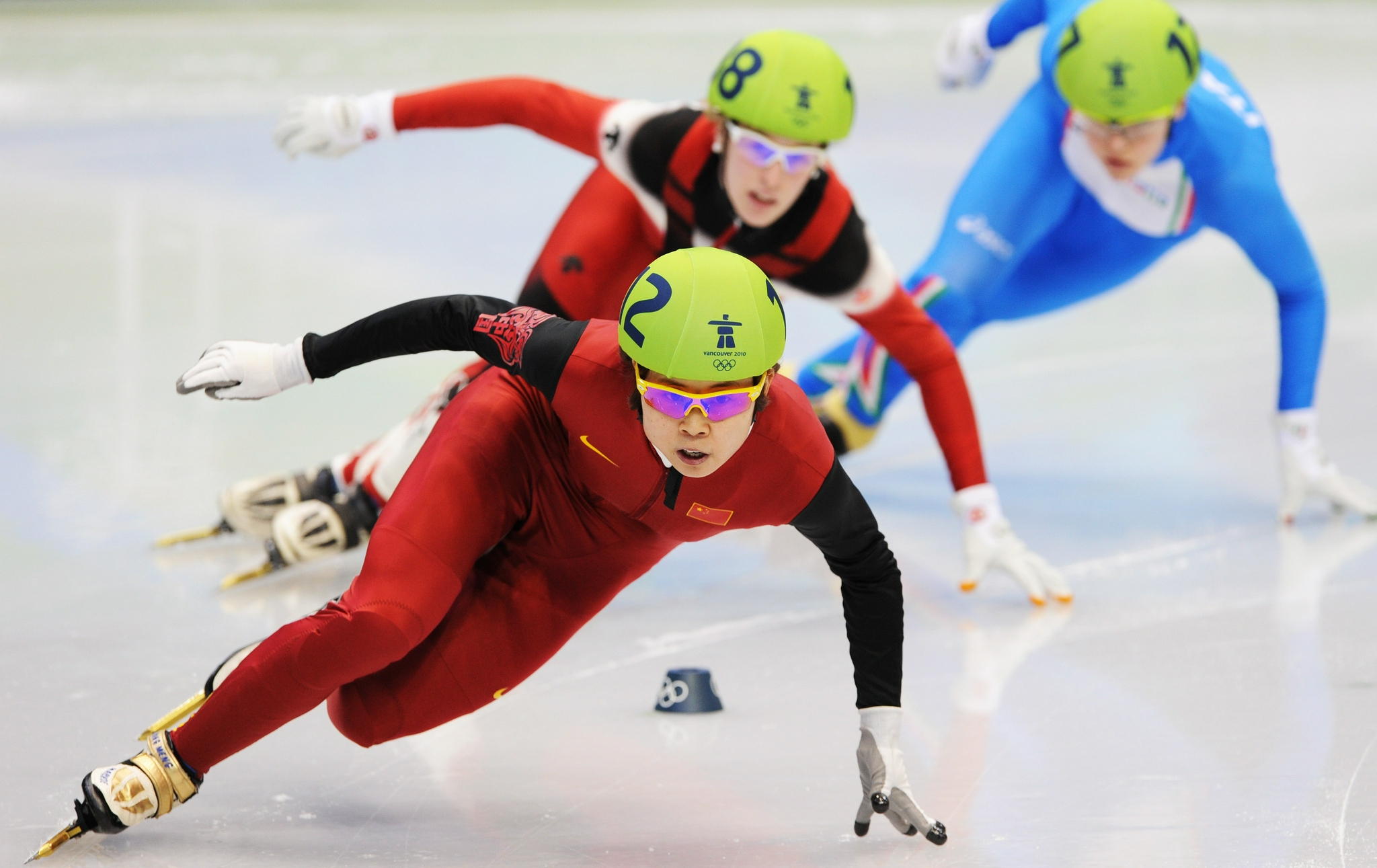 冬奥金牌运动员图片