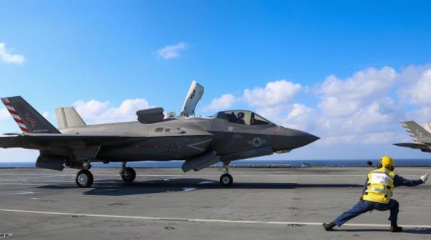 坠海没过几天 英国航母就又出动F35B训练休闲区蓝鸢梦想 - Www.slyday.coM