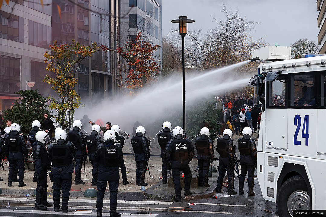 欧洲多地爆发反防疫示威 荷兰警察开枪致3人受伤丨全球·视点休闲区蓝鸢梦想 - Www.slyday.coM