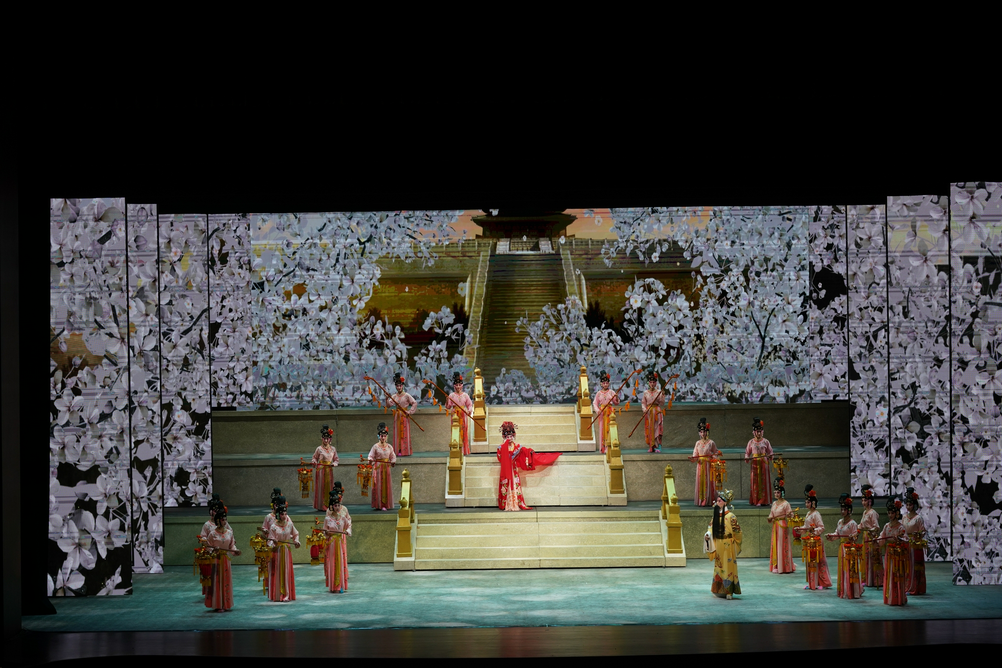 问世20年走出上海大唐贵妃梨花颂唱遍大江南北