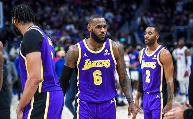 湖人上演全武行！全队合力护詹姆斯，2人被驱逐离场，威少最意外休闲区蓝鸢梦想 - Www.slyday.coM