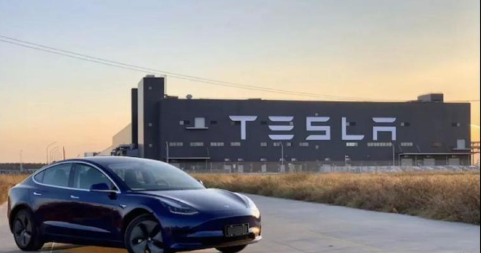 数百位特斯拉车主因断网被锁车外，马斯克发文道歉休闲区蓝鸢梦想 - Www.slyday.coM