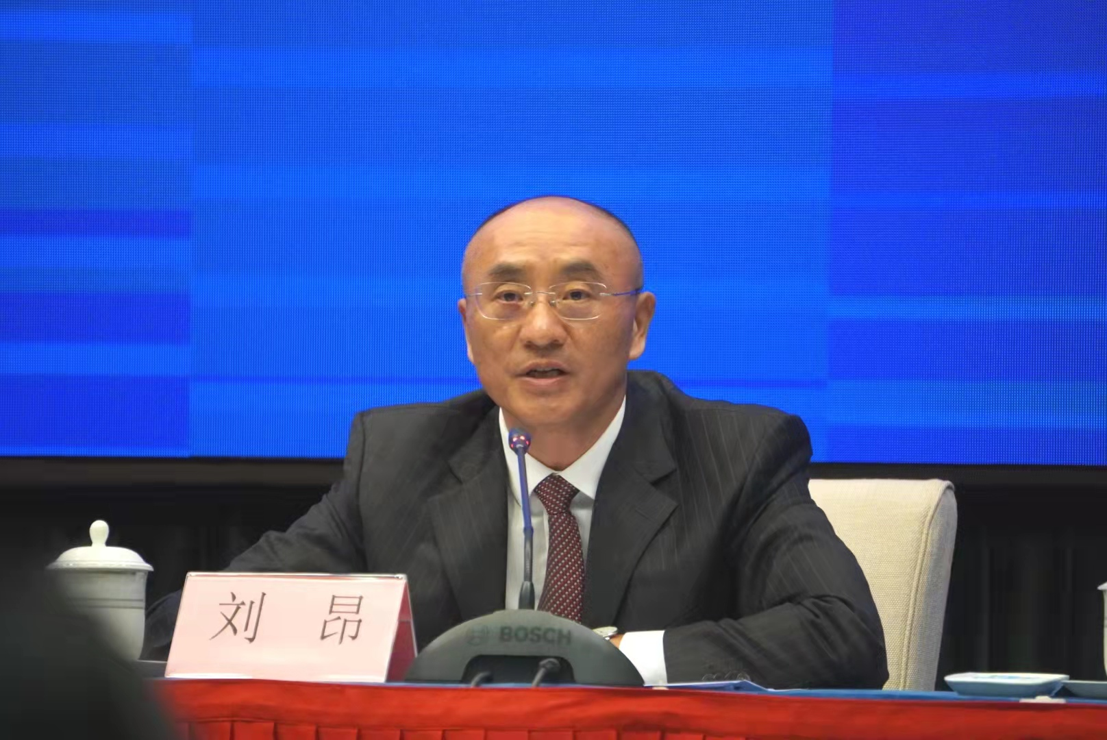 深圳市人民政府副秘书长刘昂在会上介绍,数据要素专题论坛是深圳市