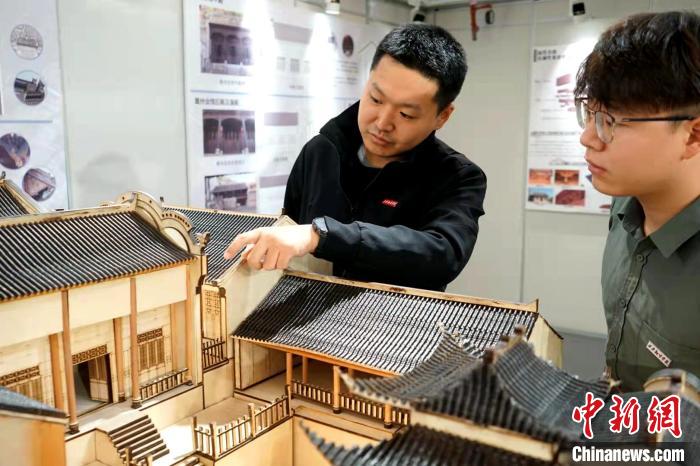 图为西安翻译学院展厅内的"黄州会馆"模型. 党田野 摄