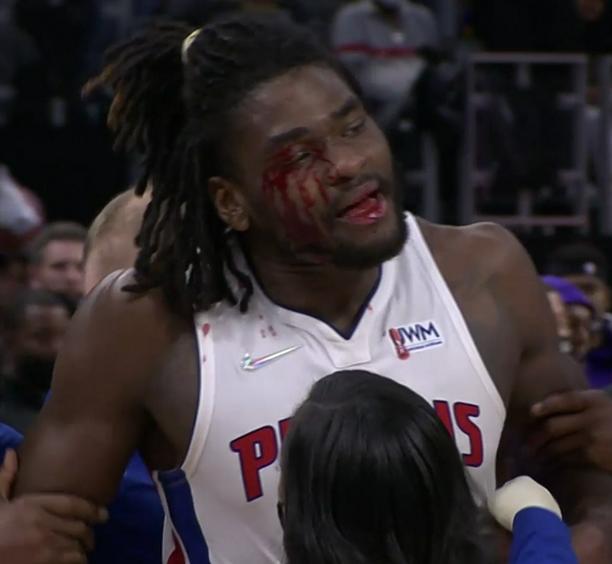 湖人上演全武行！全队合力护詹姆斯，2人被驱逐离场，威少最意外休闲区蓝鸢梦想 - Www.slyday.coM