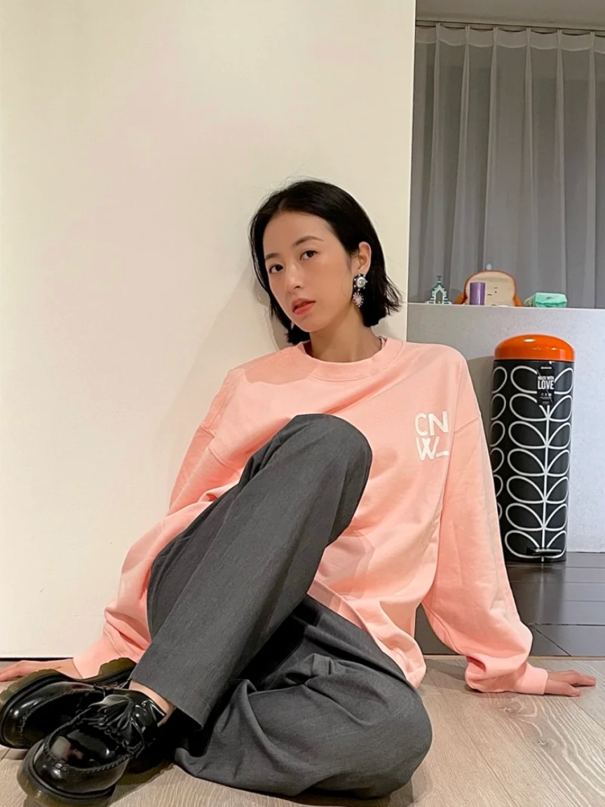 卫衣|周雨彤|穿搭_新浪新闻