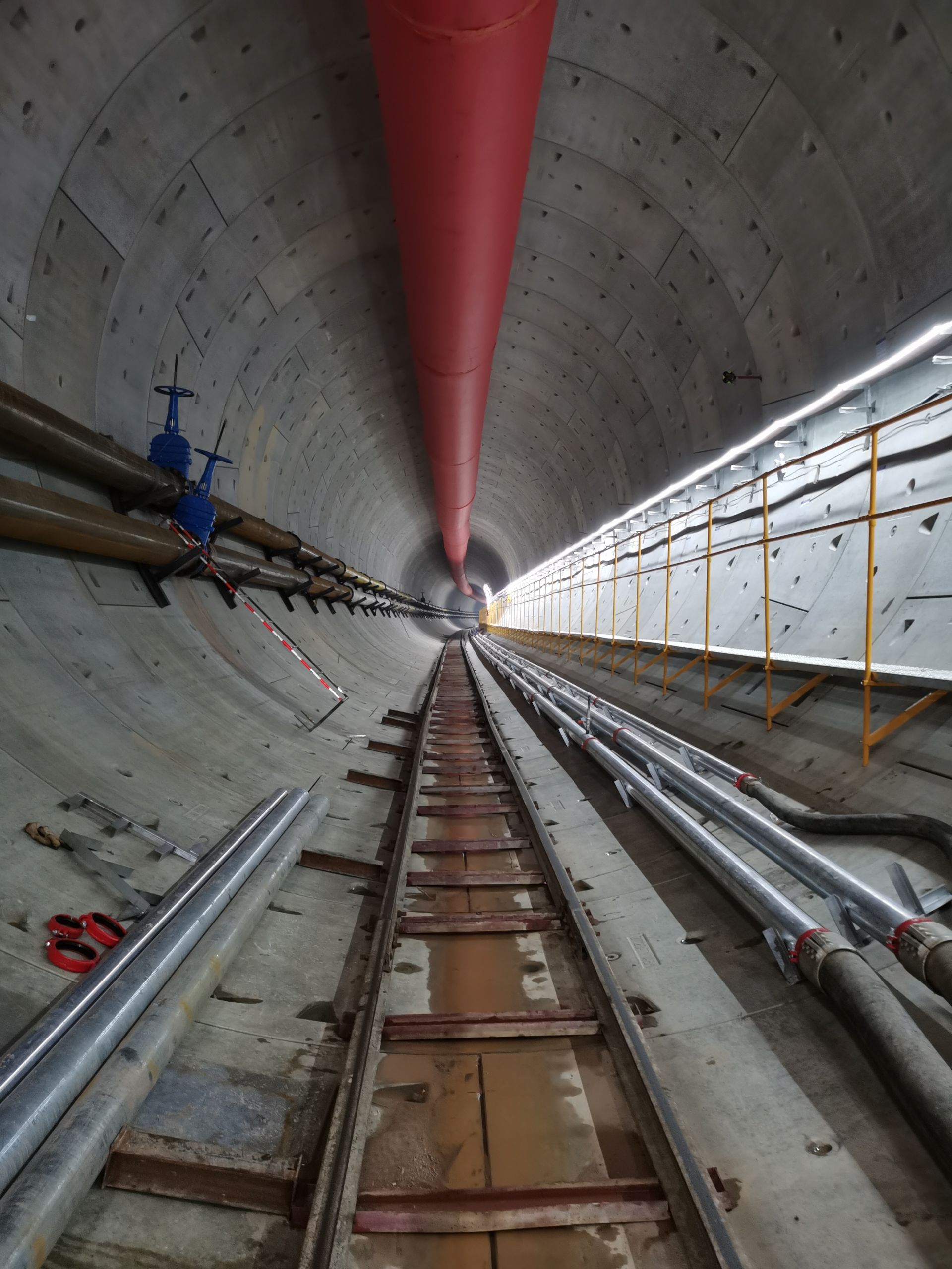 67国内城际铁路最长海底盾构隧道正式进入深圳西湾海域施工