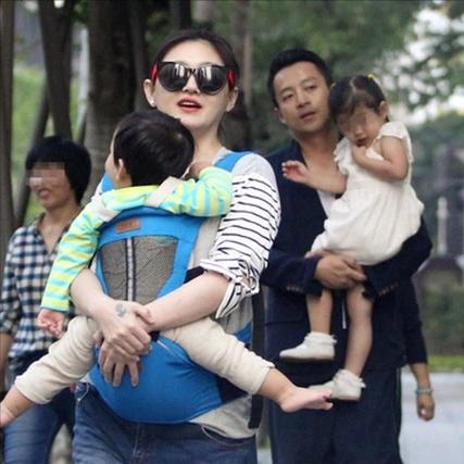 小s曾在私人聚会中被问及姐姐状况,小s表示"大s正在追求幸福的道路上"