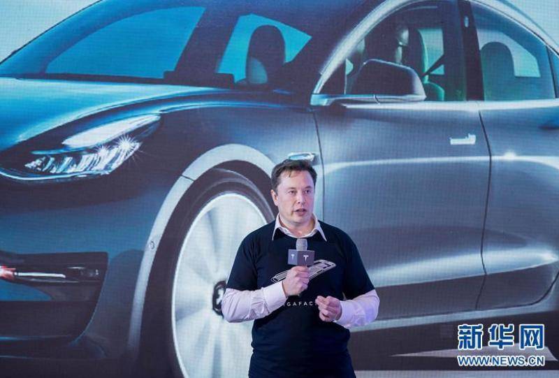 马斯克道歉！特斯拉断网致数百车主被锁车外休闲区蓝鸢梦想 - Www.slyday.coM