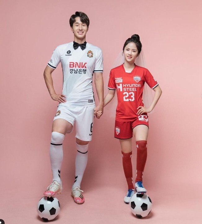 韩国女足球员李玟娥官宣我和庆南fc选手李愚赫结婚了