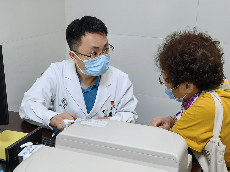 百年初心奋斗者在武汉他完成了一场惊心动魄的深静脉置管