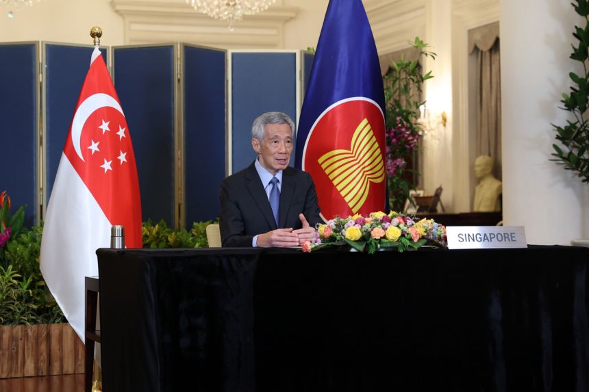 Singapore Prime Minister Lee Hsien Loong made a speech at the summit, pictured from The Straits Times