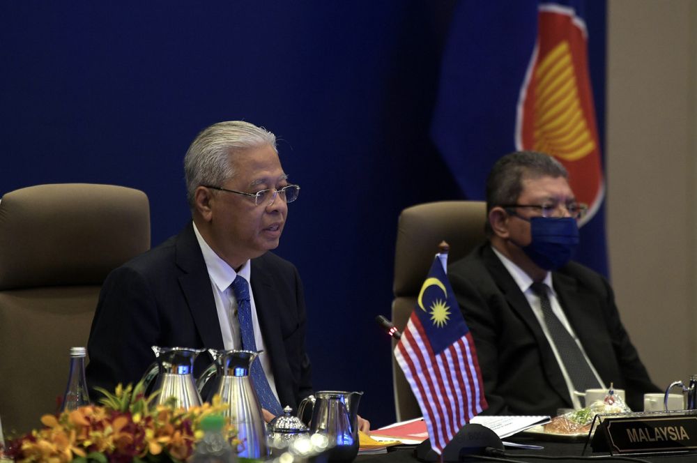 Malaysian Prime Minister Ismail (left), pictured from the National News Agency of Malaysia