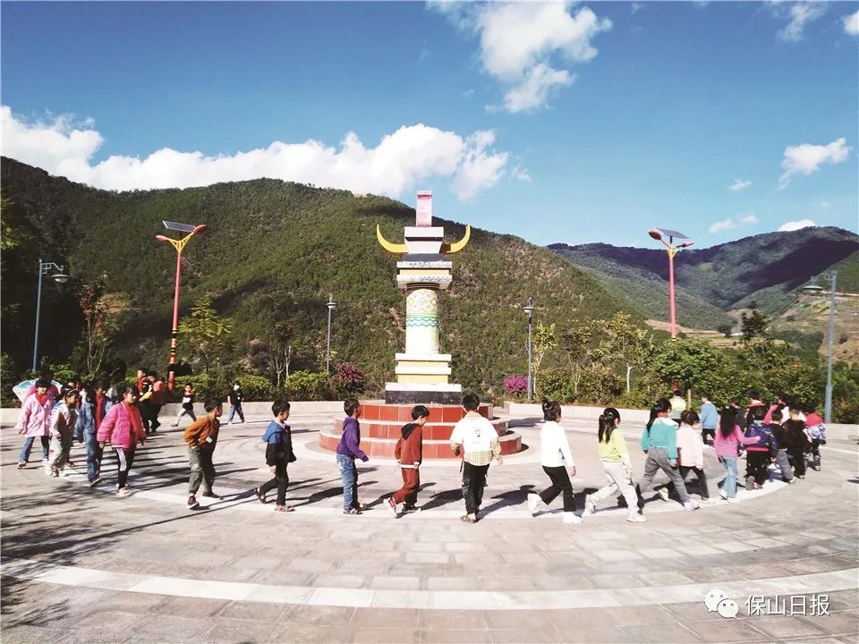 新时代文明实践站,苗族服饰传承馆,民族团结广场,学校和卫生院,在为