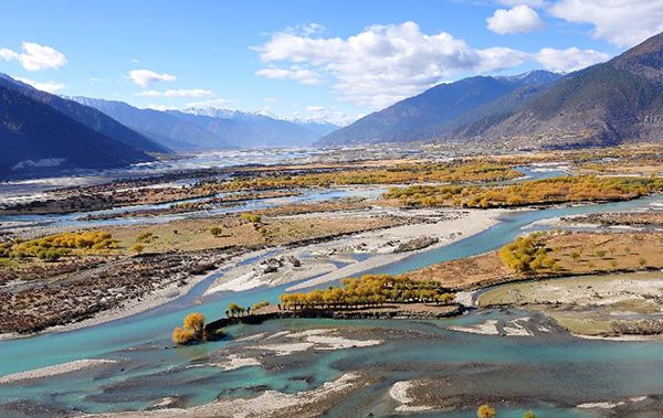 尼洋河风光旖旎被誉为神女的眼泪