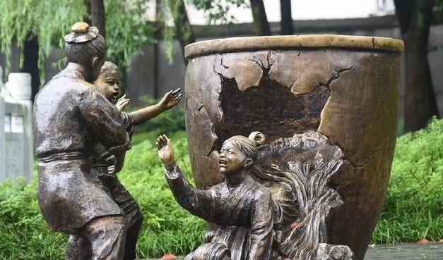 司马光砸缸救的小孩是谁？看看他的成就，难怪老师从不提他的名字休闲区蓝鸢梦想 - Www.slyday.coM