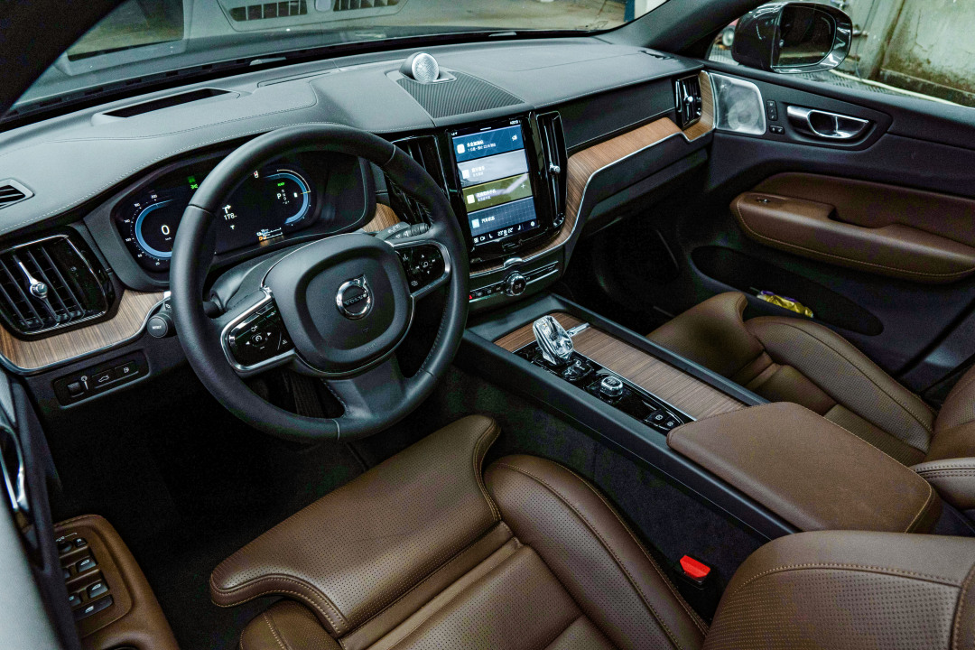 2022款沃尔沃xc60 t8内饰整体的调整不大,依旧是这种略感"性冷淡"的