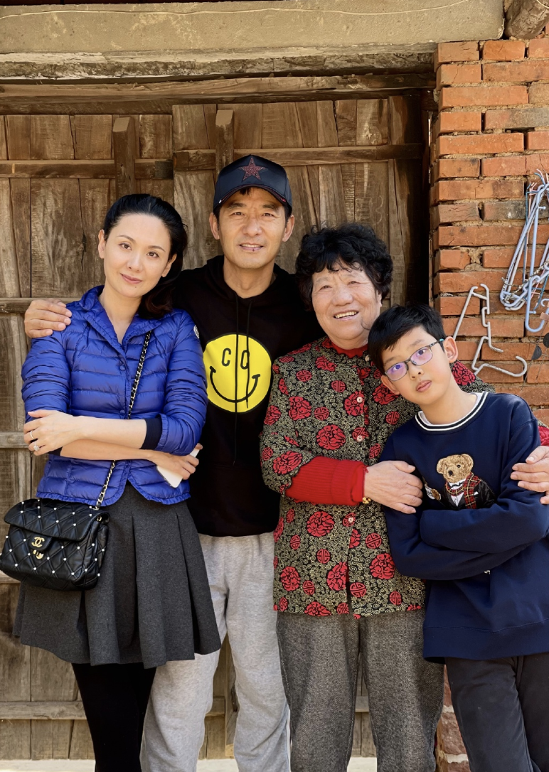 婆婆和妈妈仨辣妈重聚黄圣依王灿程莉莎同框比美状态少女