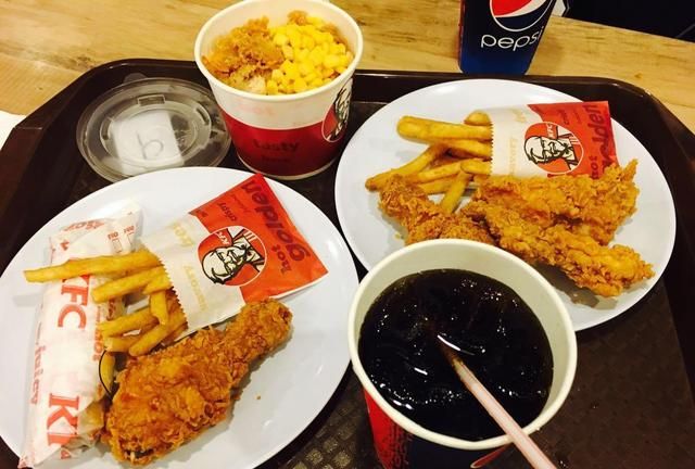 男子投诉“在肯德基要纸巾被骂出”,网友:要饭就要有要饭的态度休闲区蓝鸢梦想 - Www.slyday.coM 男子投诉“在肯德基要纸巾被骂出”,网友:要饭就要有要饭的态度休闲区蓝鸢梦想 - Www.slyday.coM