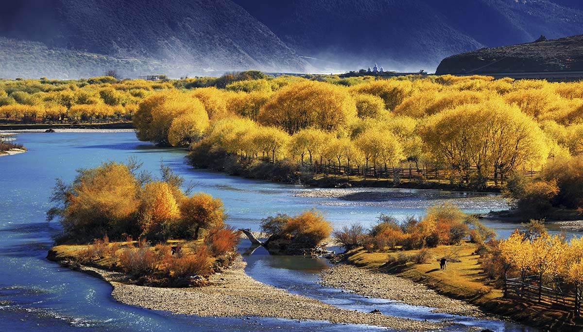 尼洋河风光旖旎被誉为神女的眼泪