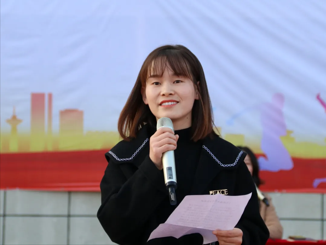 阜南一中举行2022届学生成人礼仪式