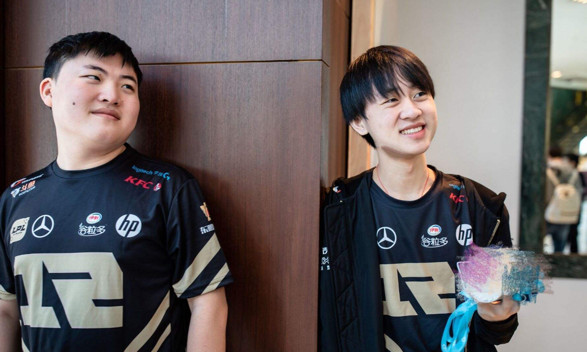 永远的神回归LPL!Doinb宣布Uzi复出:小明选择Gala放弃小狗休闲区蓝鸢梦想 - Www.slyday.coM 永远的神回归LPL!Doinb宣布Uzi复出:小明选择Gala放弃小狗休闲区蓝鸢梦想 - Www.slyday.coM