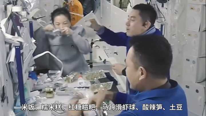 王亚平在空间站边跑步边追剧，咋做到的？太空和地面生活有何不同休闲区蓝鸢梦想 - Www.slyday.coM