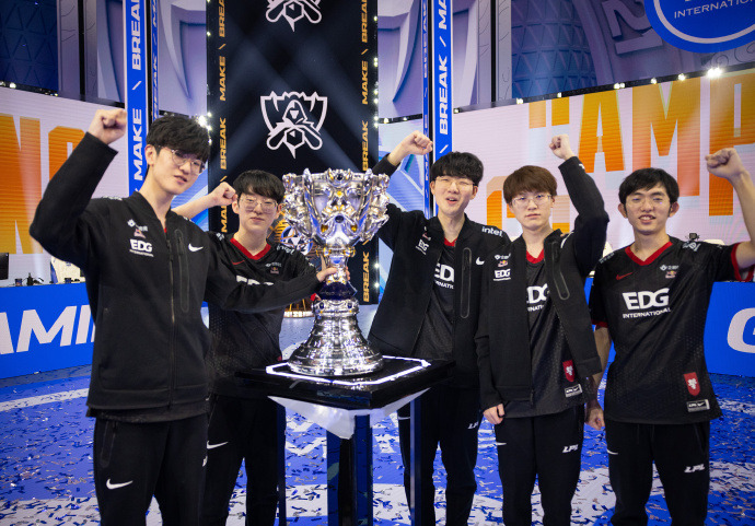 Doinb爆料Uzi确定复出,队伍还没定,如何评价永远的神回归赛场休闲区蓝鸢梦想 - Www.slyday.coM Doinb爆料Uzi确定复出,队伍还没定,如何评价永远的神回归赛场休闲区蓝鸢梦想 - Www.slyday.coM