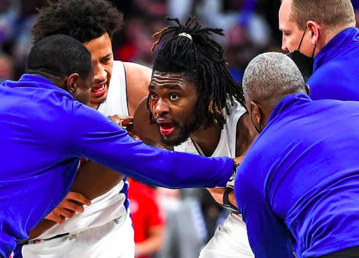 没有勒布朗冲上热搜!詹姆斯生涯首度被禁赛,官方定义挥拳动作休闲区蓝鸢梦想 - Www.slyday.coM 没有勒布朗冲上热搜!詹姆斯生涯首度被禁赛,官方定义挥拳动作休闲区蓝鸢梦想 - Www.slyday.coM