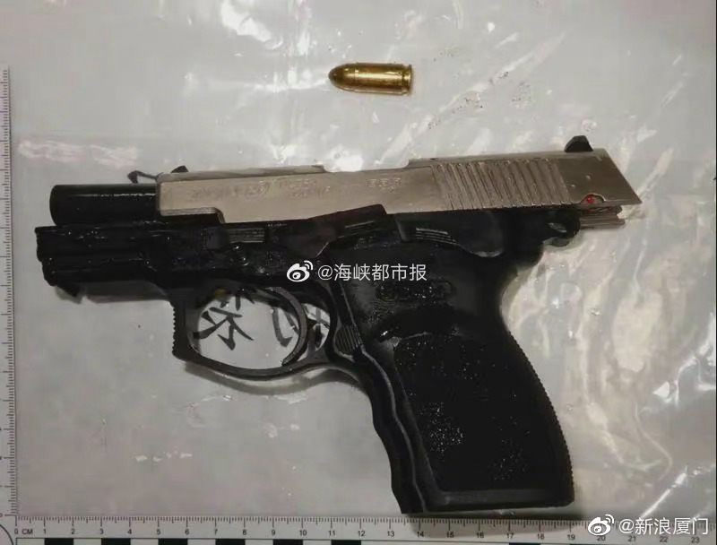 台湾一杀人嫌犯潜逃到厦门休闲区蓝鸢梦想 - Www.slyday.coM 台湾一杀人嫌犯潜逃到厦门休闲区蓝鸢梦想 - Www.slyday.coM