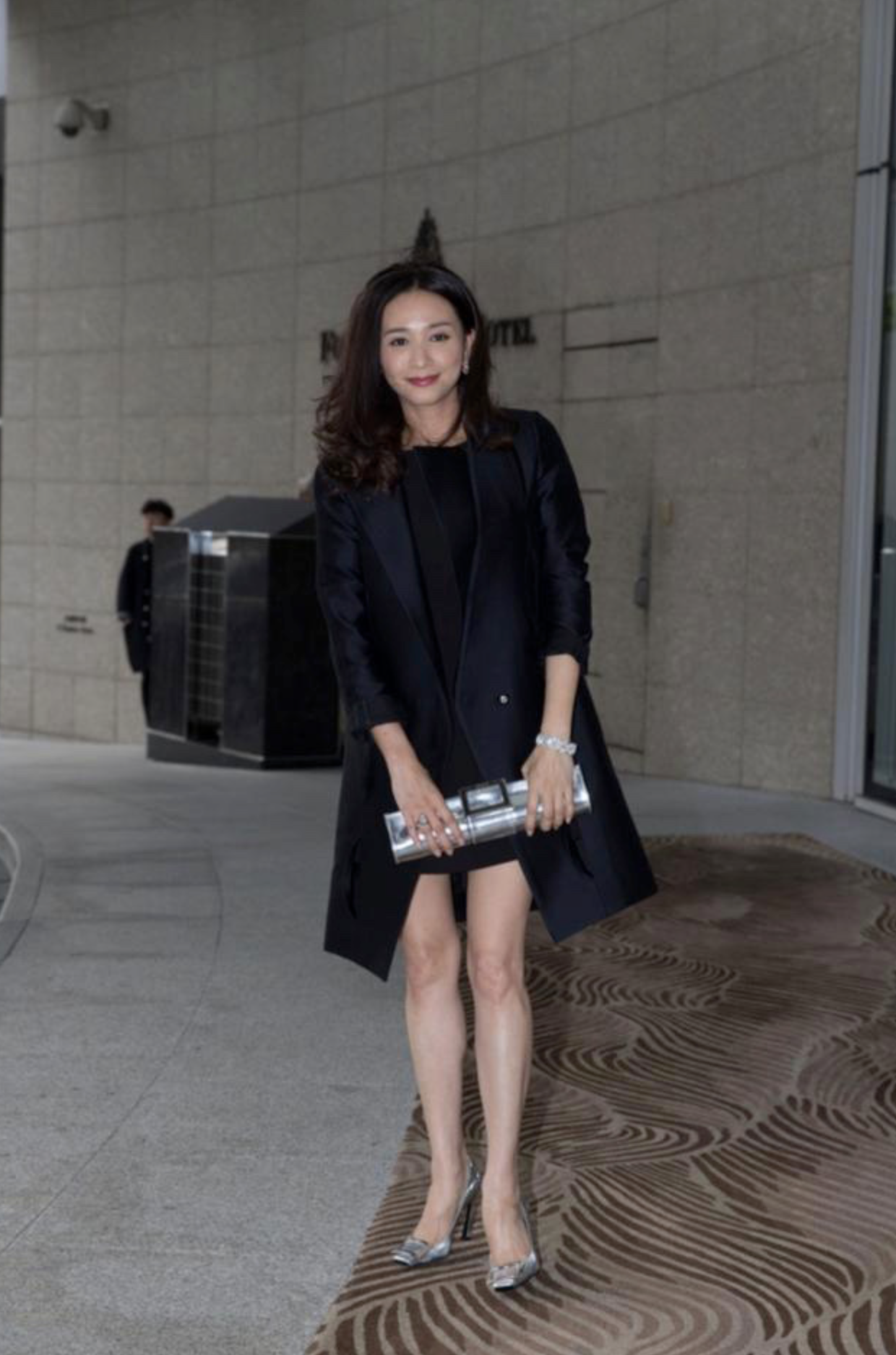 很多人都好奇吴婉芳到底是怎么保养的,因为有钱所以常去美容院?