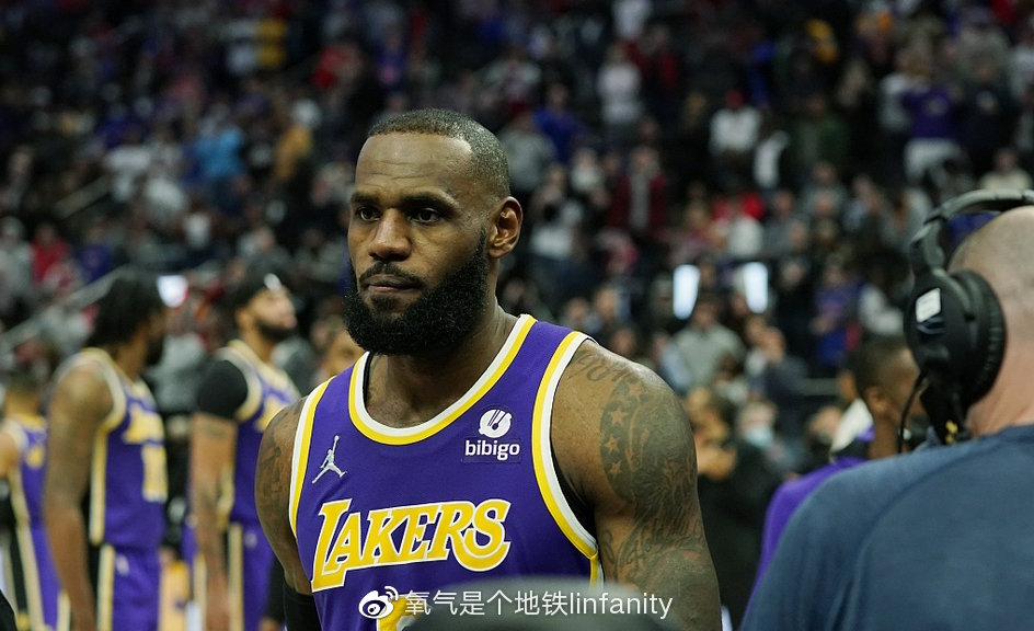 詹姆斯误伤斯图尔特后,除了现场道歉,事后还问电话想再次道歉!休闲区蓝鸢梦想 - Www.slyday.coM 詹姆斯误伤斯图尔特后,除了现场道歉,事后还问电话想再次道歉!休闲区蓝鸢梦想 - Www.slyday.coM