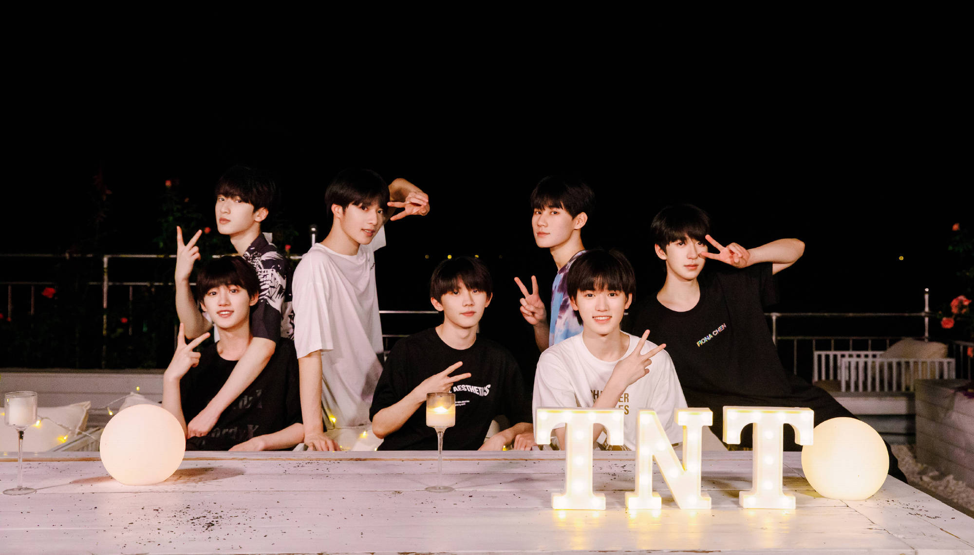 时代少年团出道两周年合照