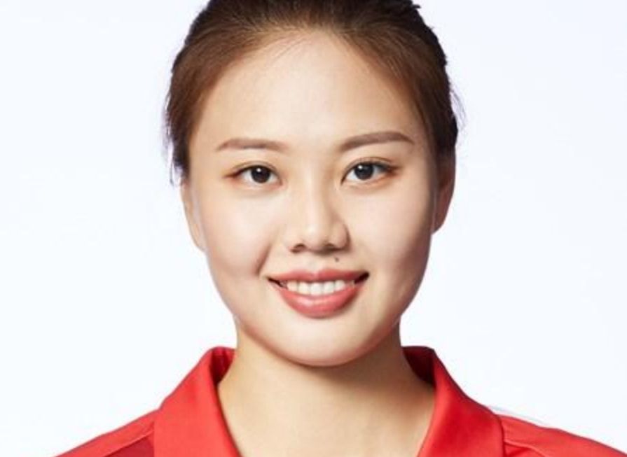 江苏女排联赛证件照公开张常宁龚翔宇领衔带妆拍摄美出新高度