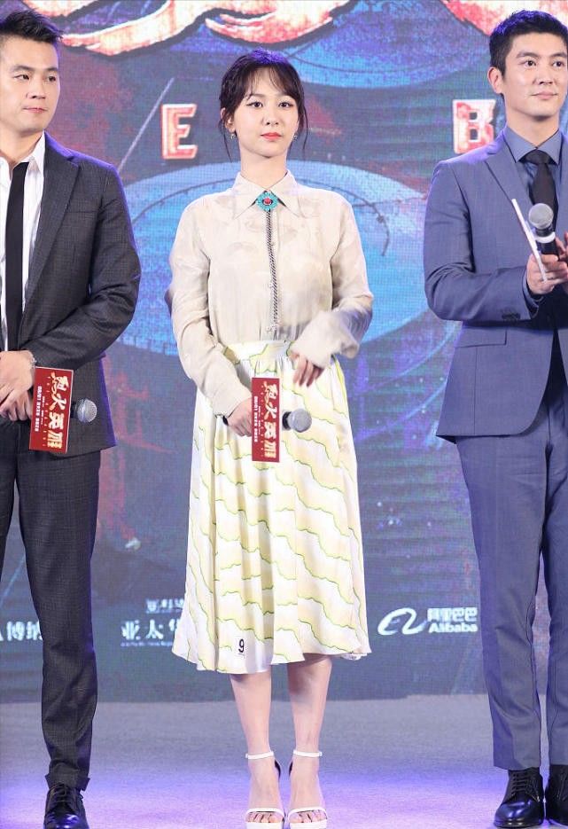 杨紫太适合“清纯”风了,剪了一头短发穿衬衫,看着舒服养眼休闲区蓝鸢梦想 - Www.slyday.coM 杨紫太适合“清纯”风了,剪了一头短发穿衬衫,看着舒服养眼休闲区蓝鸢梦想 - Www.slyday.coM