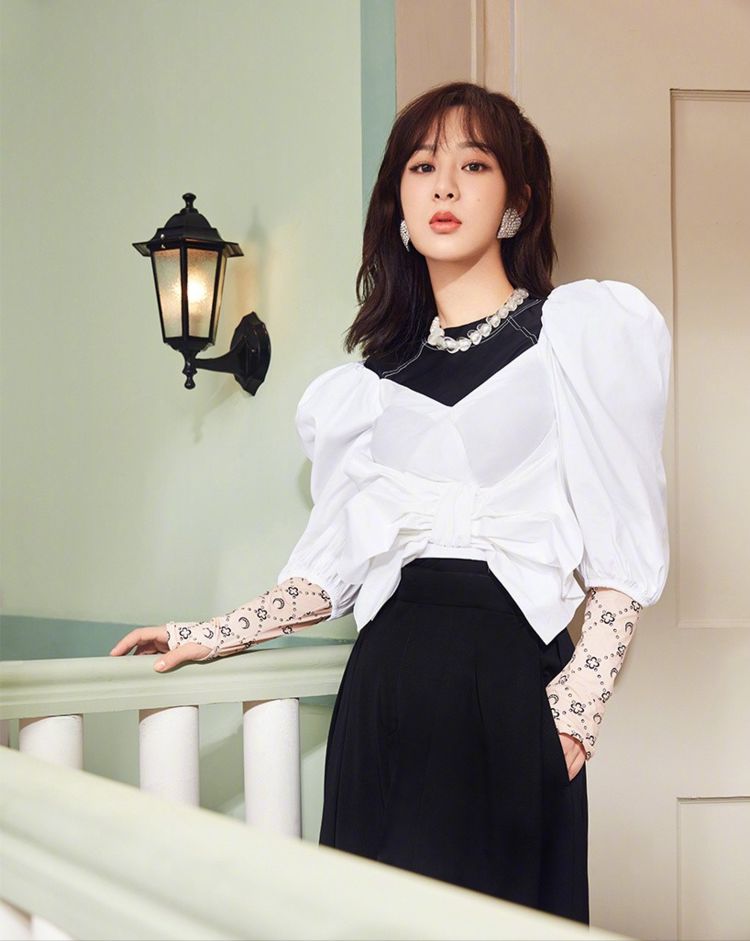 杨紫太适合“清纯”风了,剪了一头短发穿衬衫,看着舒服养眼休闲区蓝鸢梦想 - Www.slyday.coM 杨紫太适合“清纯”风了,剪了一头短发穿衬衫,看着舒服养眼休闲区蓝鸢梦想 - Www.slyday.coM