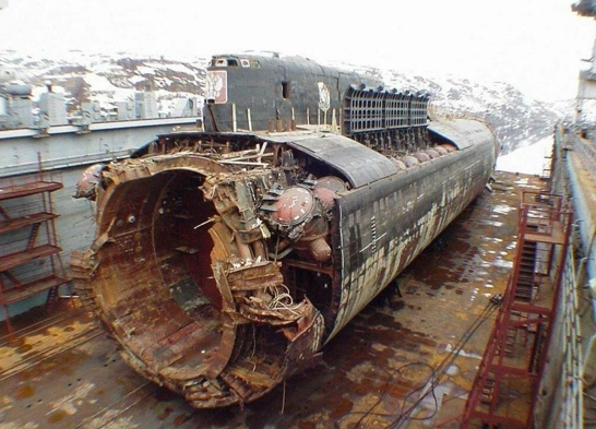 俄北方舰队司令："库尔斯克"号核潜艇被北约潜艇撞沉
