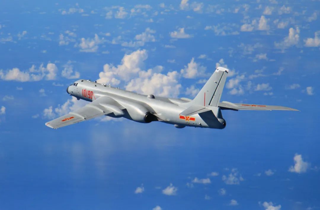 ▲资料图片：空军轰—6K飞机参加远海训练（新华社）