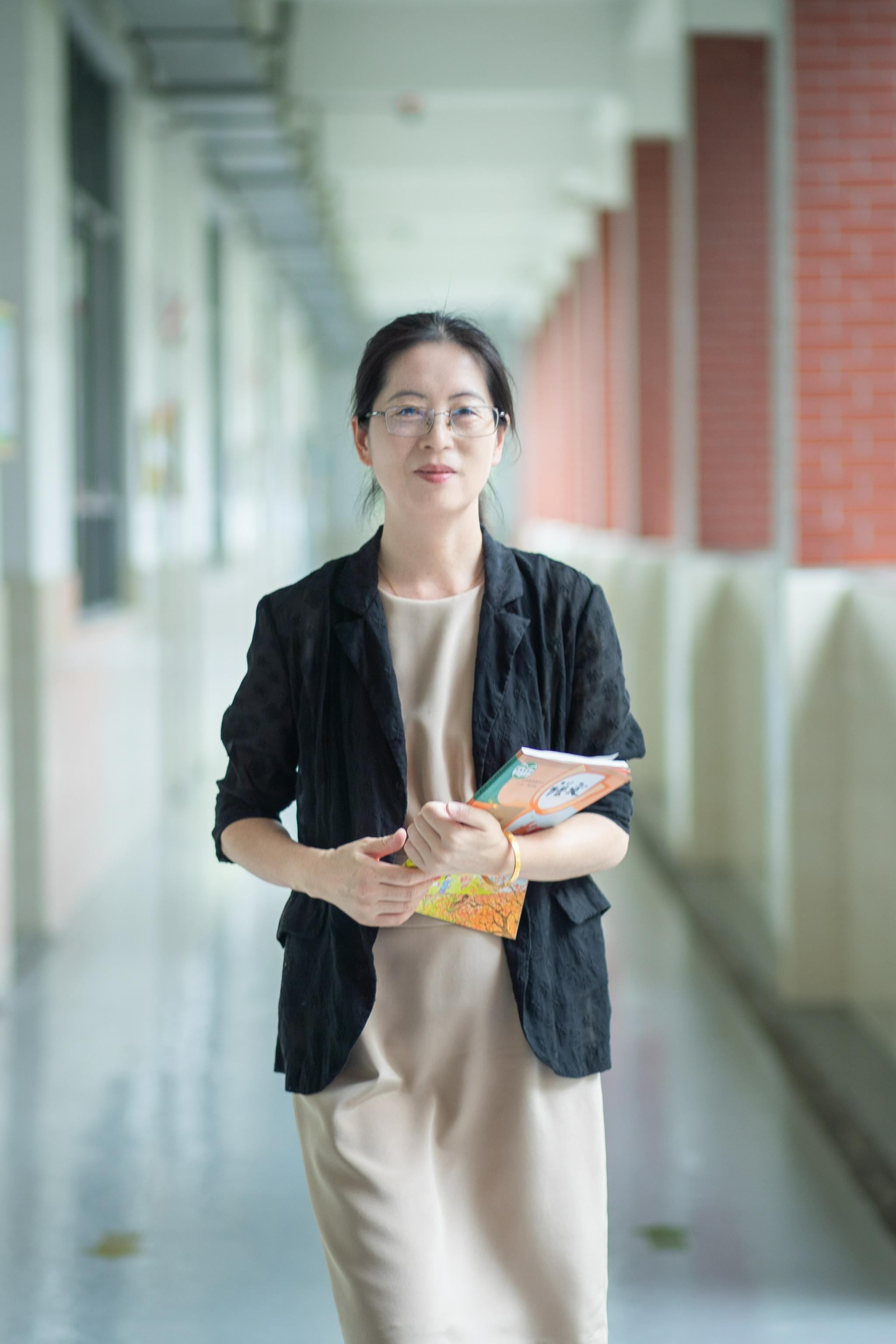 从工作室"毕业"的青年教师,有的成为学校的教研组长或是区骨干教师