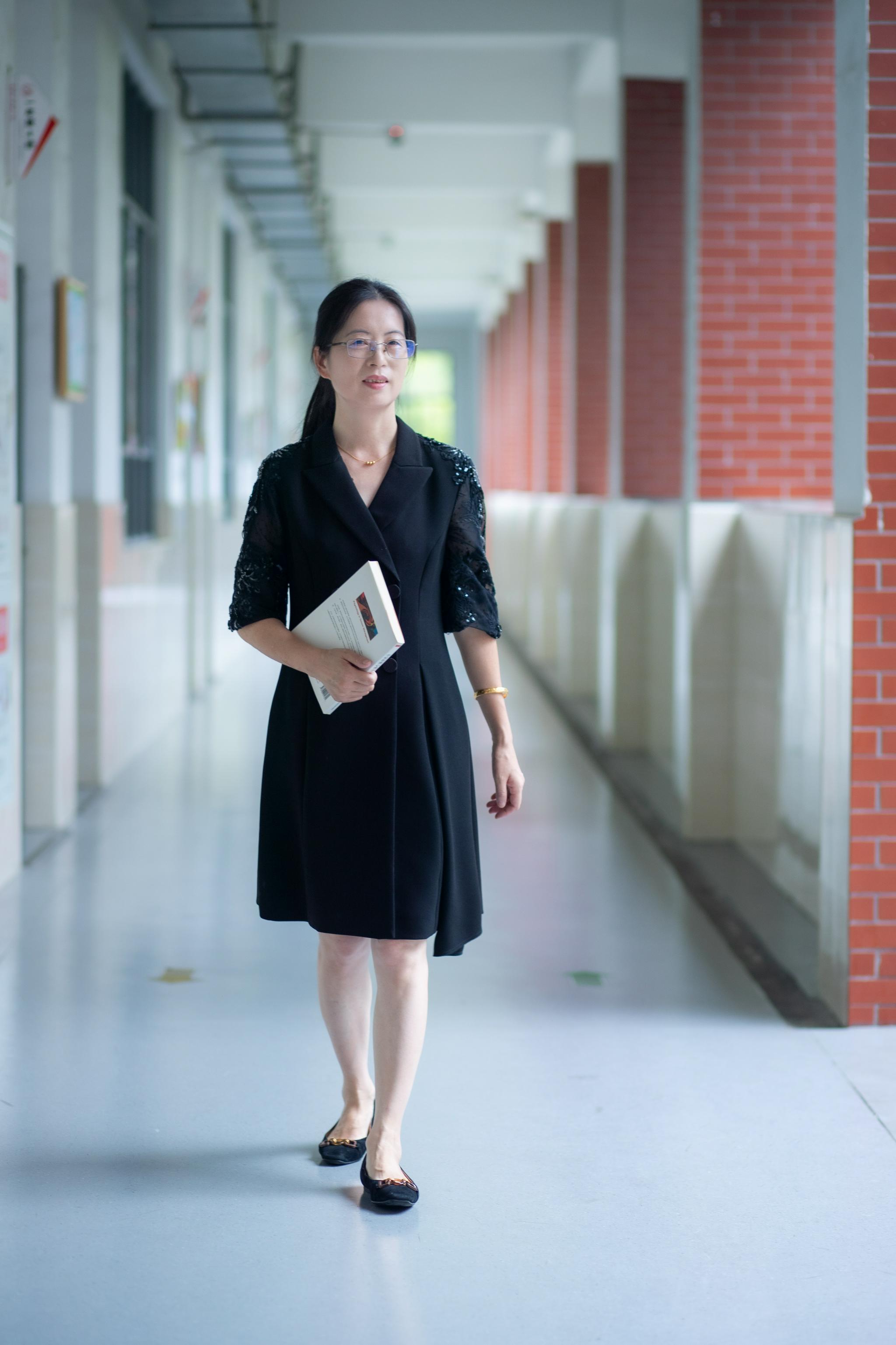 【名师】上海市浦东新区傅雷小学校长王雅琴:文艺双馨