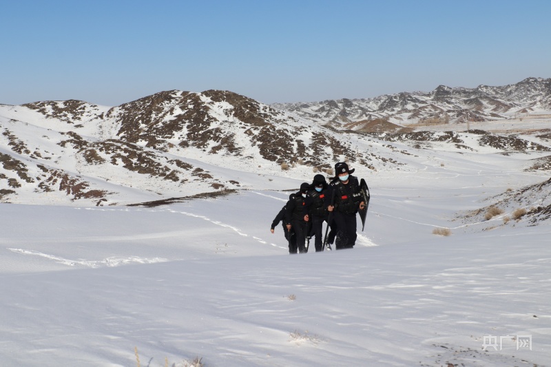 新疆哈密零下25度清山踏查守护边境安全
