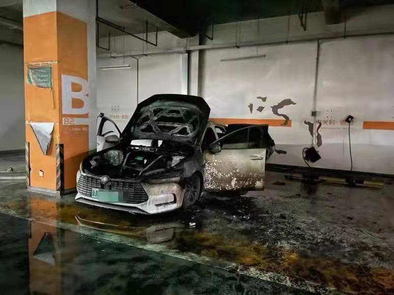 一比亚迪车在北京地下车库起火，公司回应：未爆炸，没有人员伤亡
