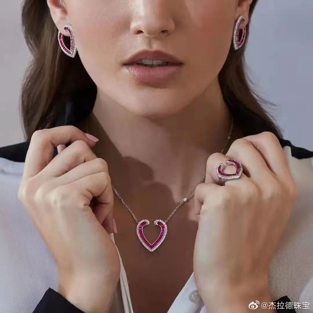 71cindy chao说起cindy chao这个创立于2004年的华人艺术珠宝品牌