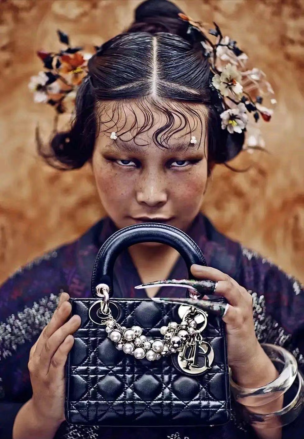 著名摄影师陈漫道歉了：已认真看了每一条指正、批评，将多钻研历史，讲好中国故事休闲区蓝鸢梦想 - Www.slyday.coM