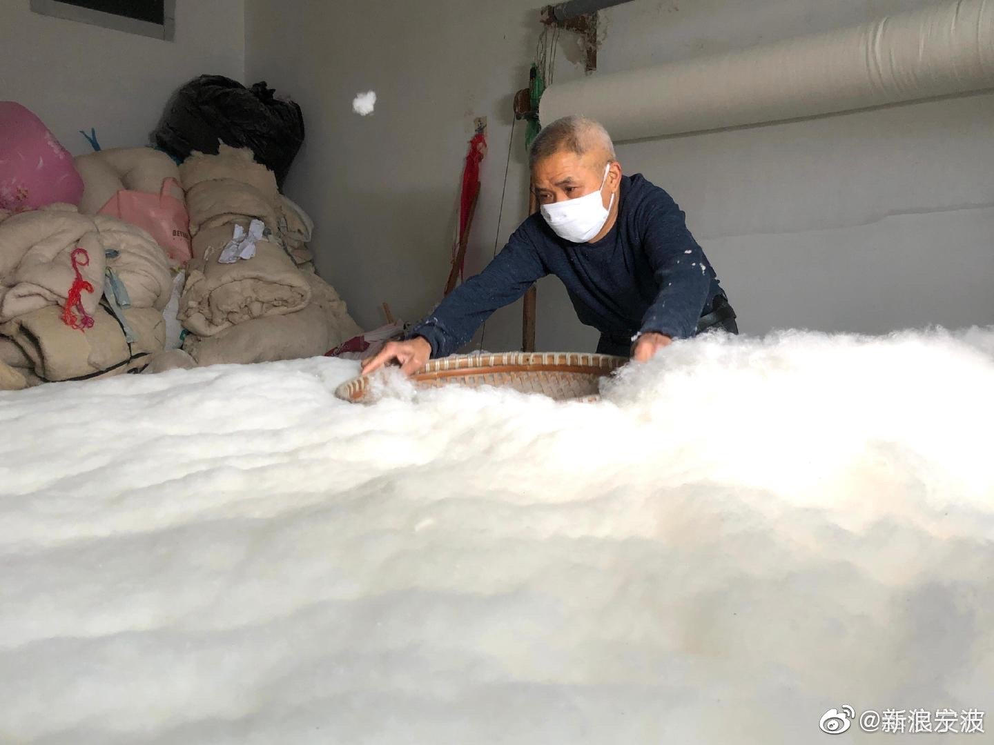 奉化尚田这位老手艺人火了弹棉花至今已有50余年