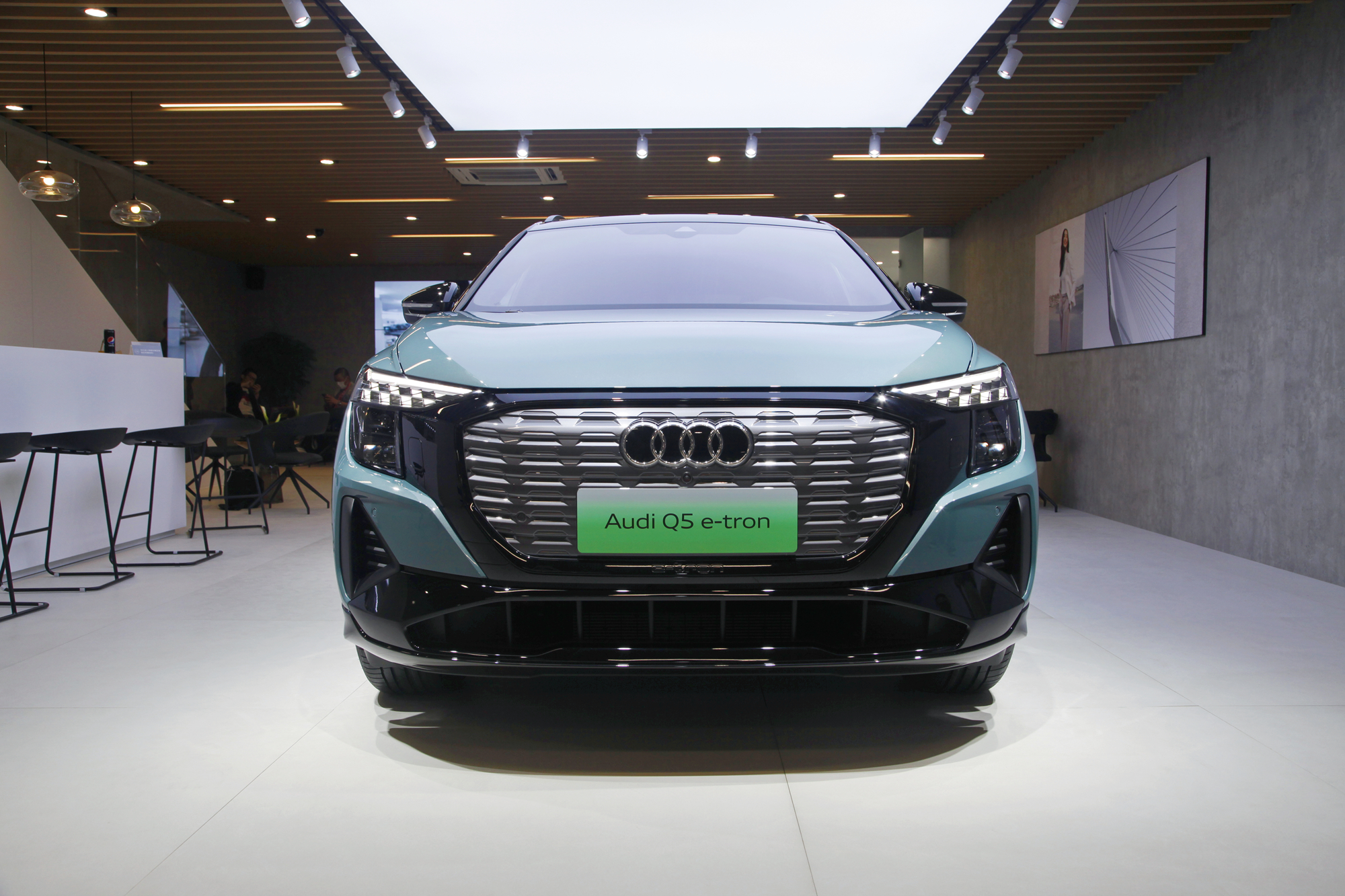 上汽奥迪q5 e-tron亮相广州车展,豪华纯电suv开启预订