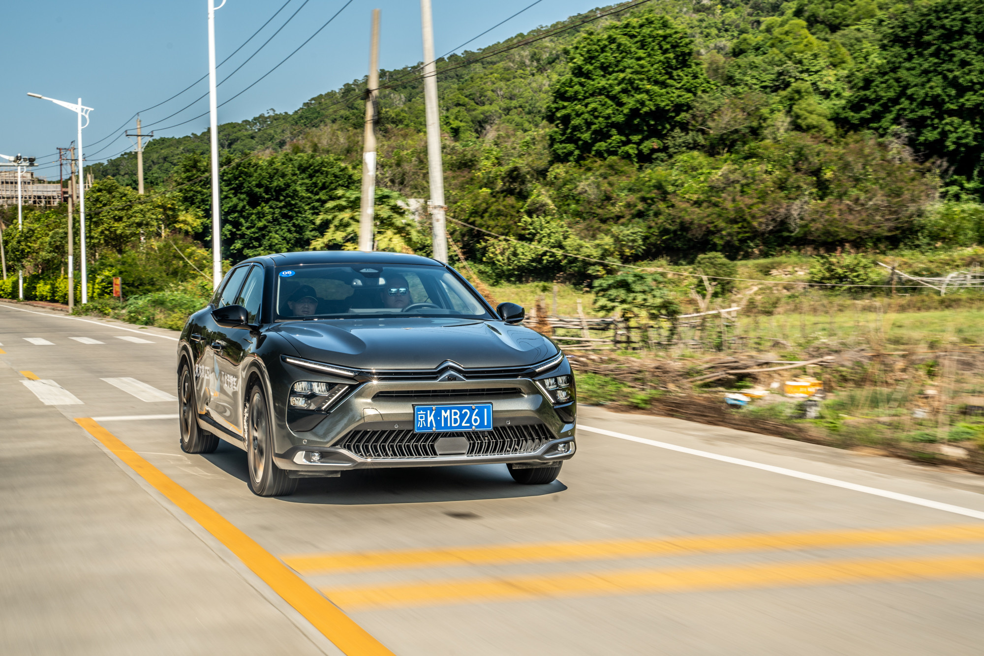 真凡尔赛民用车上竟有赛车技术试驾东风雪铁龙凡尔赛c5x