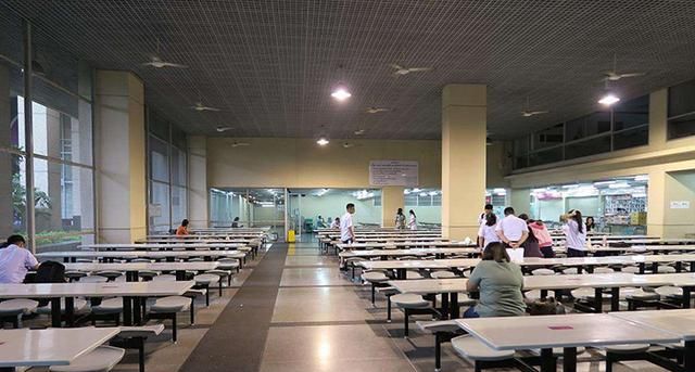 北理工食堂走红,风格独特叫人喷饭,学生调侃"吃饭吃着冒冷汗"|食堂|北